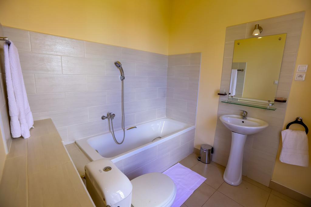 Le Lotus Bleu Hotel Antananarivo Room photo